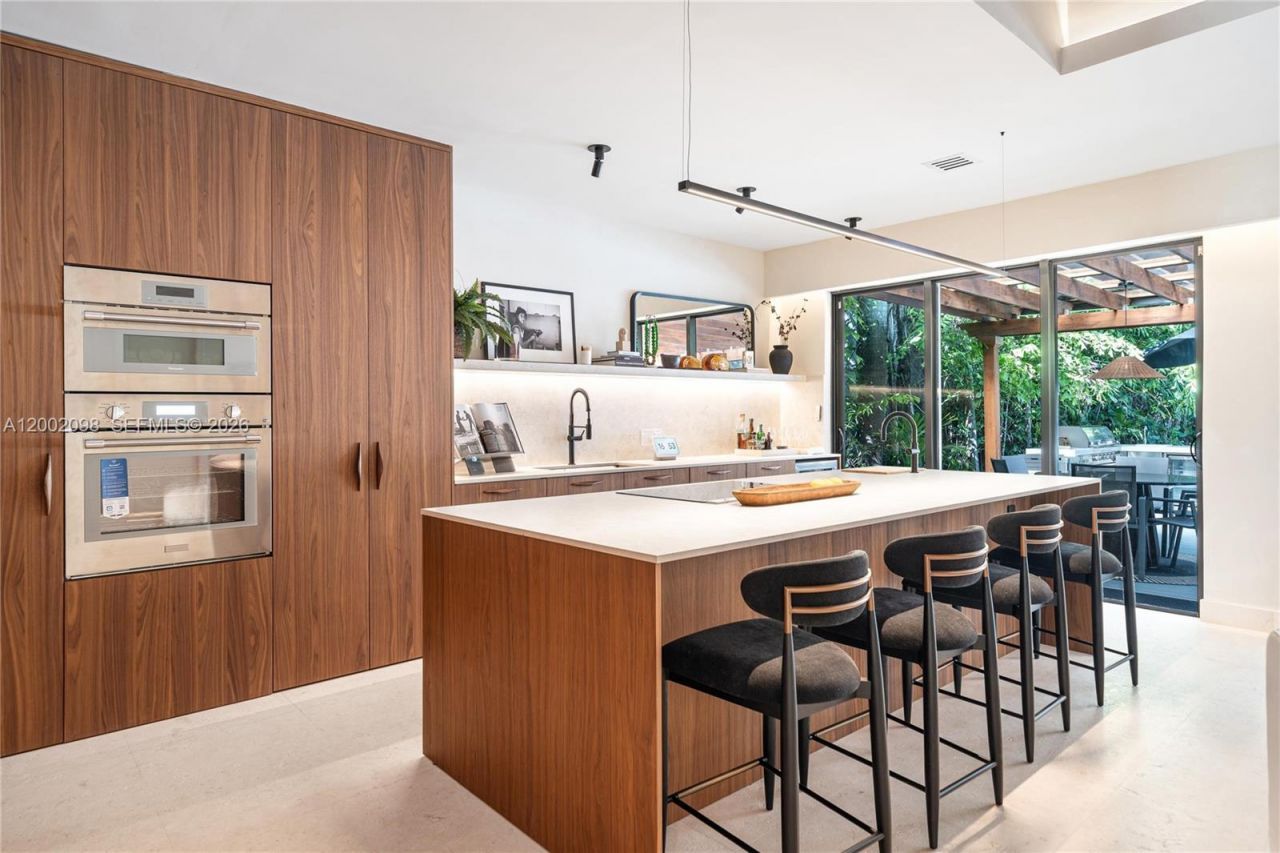 1735 Michigan Ave, Miami Beach, FL 33139 Photo