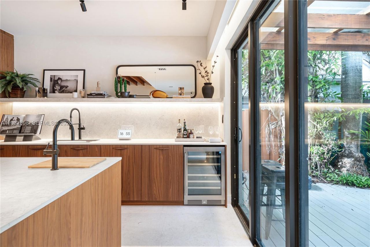 1735 Michigan Ave, Miami Beach, FL 33139 Photo