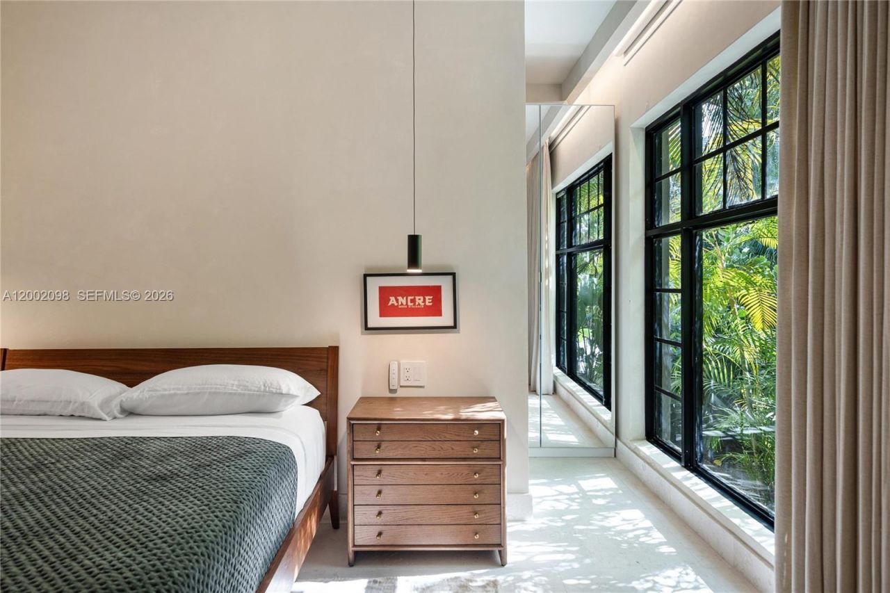 1735 Michigan Ave, Miami Beach, FL 33139 Photo