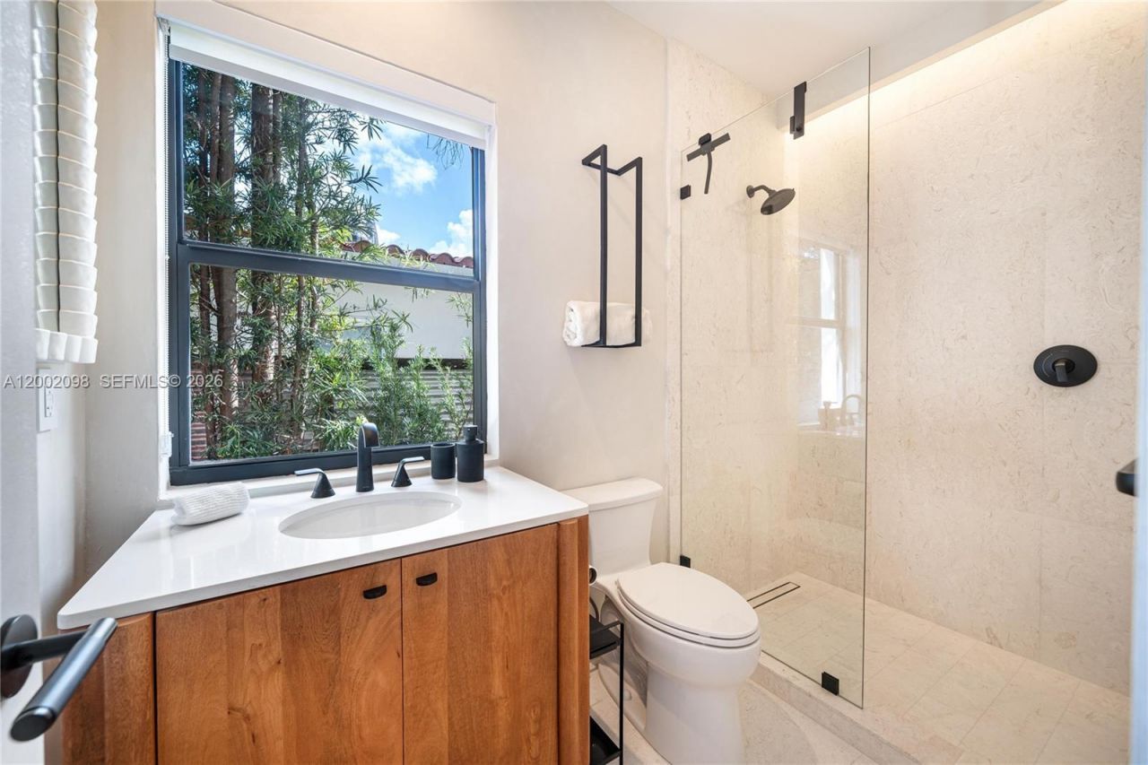 1735 Michigan Ave, Miami Beach, FL 33139 Photo