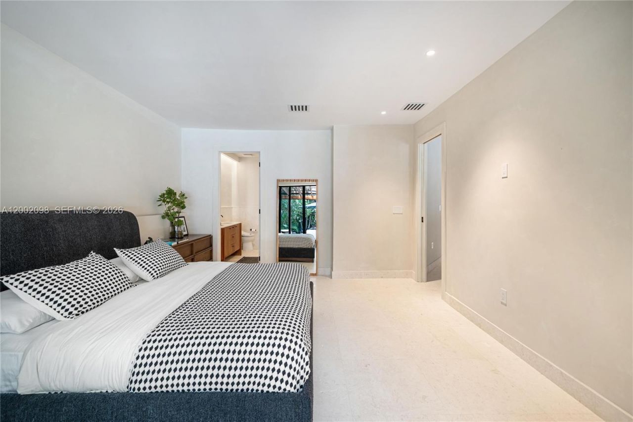 1735 Michigan Ave, Miami Beach, FL 33139 Photo