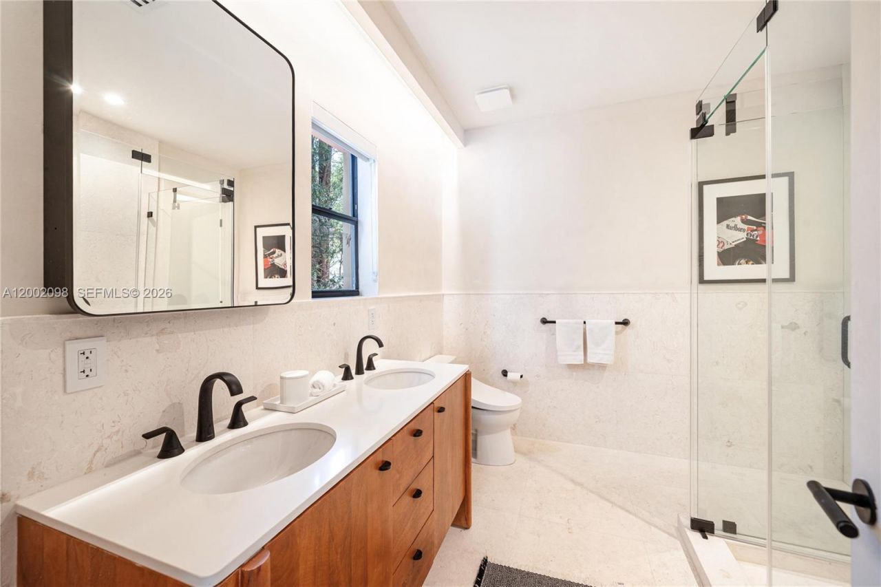 1735 Michigan Ave, Miami Beach, FL 33139 Photo