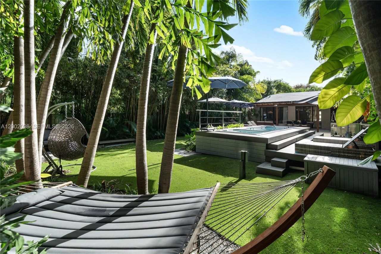 1735 Michigan Ave, Miami Beach, FL 33139 Photo