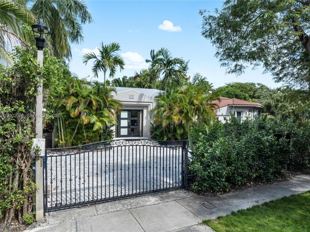 1735 Michigan Ave, Miami Beach, FL 33139 Photo