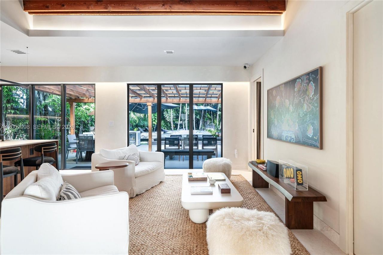 1735 Michigan Ave, Miami Beach, FL 33139 Photo