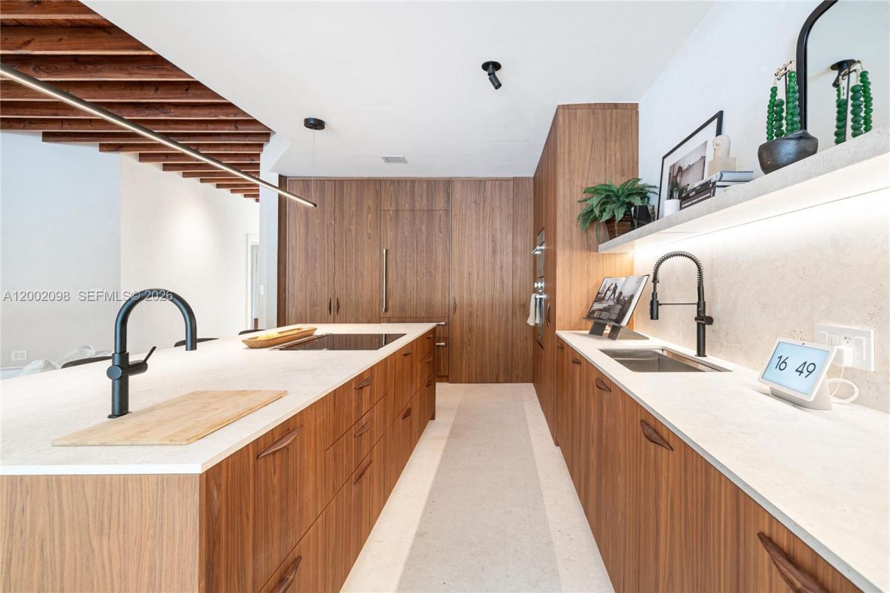 1735 Michigan Ave, Miami Beach, FL 33139 Photo