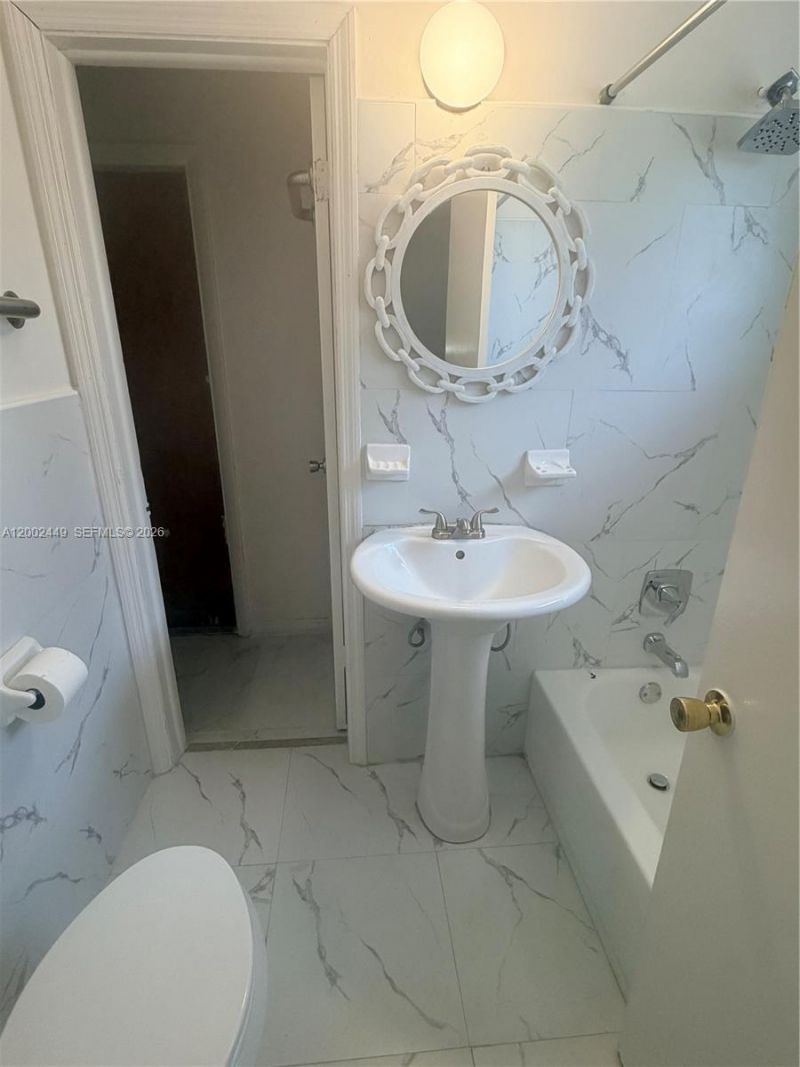 1290 NE 156th St, North Miami Beach, FL 33162 Photo