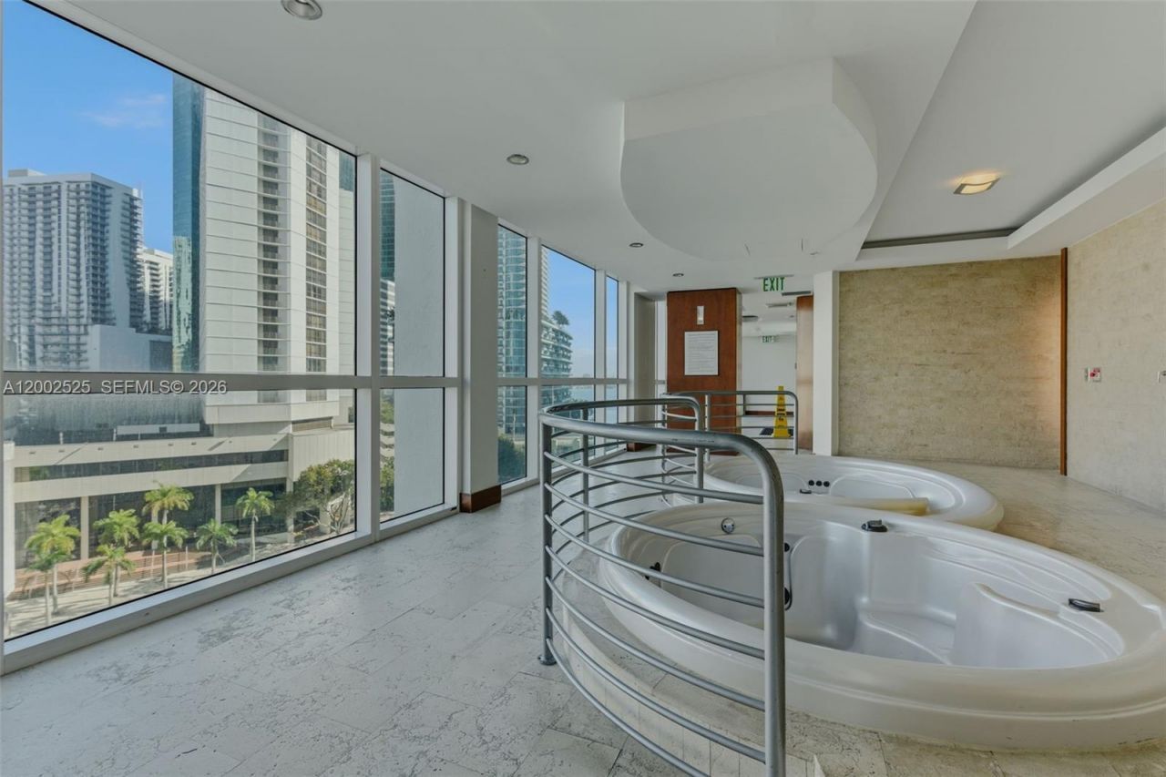31 SE 5th St, Unit 2301, Miami, FL 33131 Photo