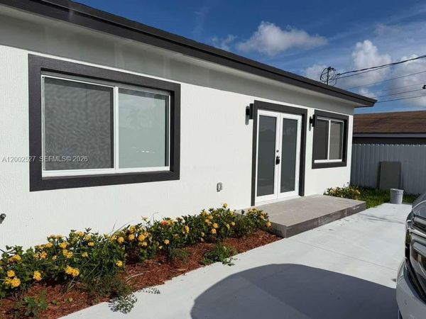 831 SE 9th Ave, Hialeah, FL 33010