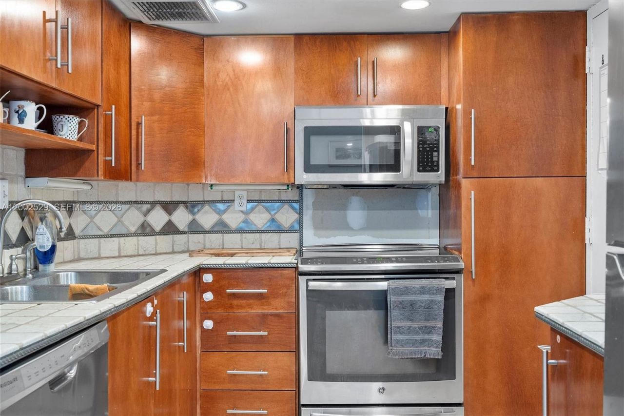 300 Bayview Dr, Unit 1503, Sunny Isles Beach, FL 33160 Photo