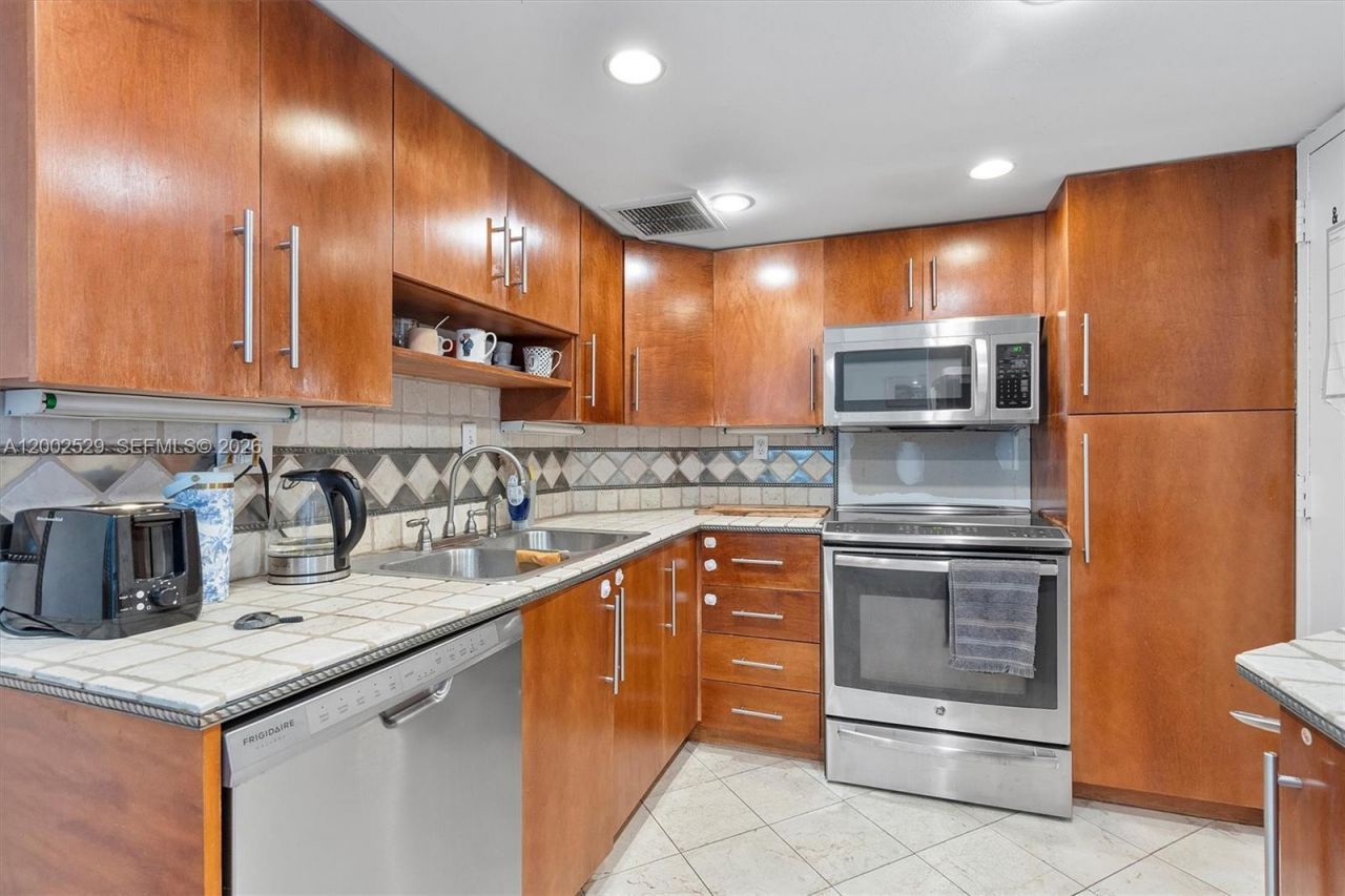 300 Bayview Dr, Unit 1503, Sunny Isles Beach, FL 33160 Photo