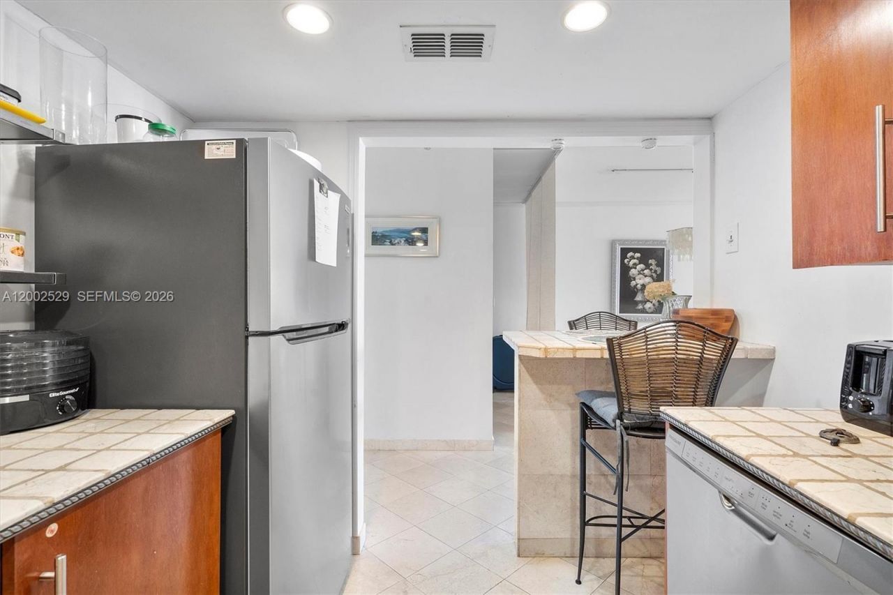 300 Bayview Dr, Unit 1503, Sunny Isles Beach, FL 33160 Photo