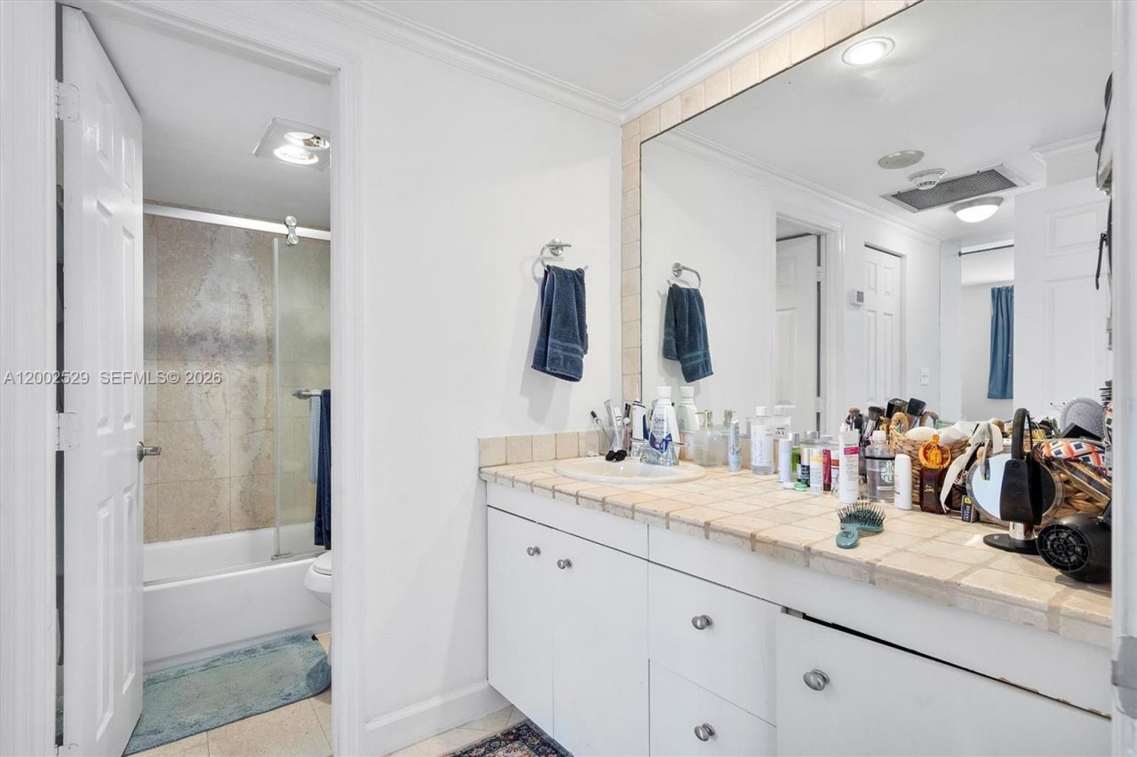 300 Bayview Dr, Unit 1503, Sunny Isles Beach, FL 33160 Photo