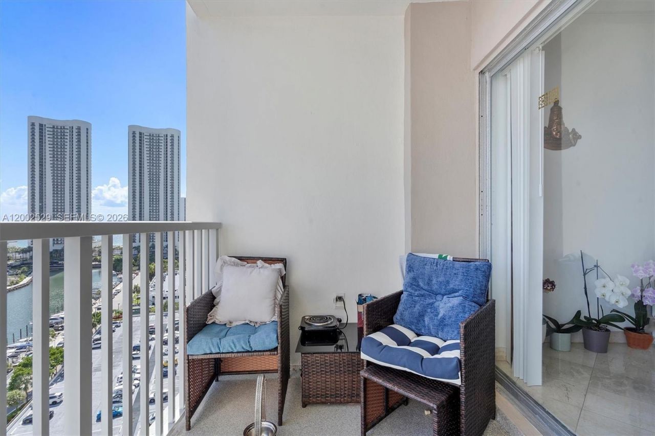 300 Bayview Dr, Unit 1503, Sunny Isles Beach, FL 33160 Photo