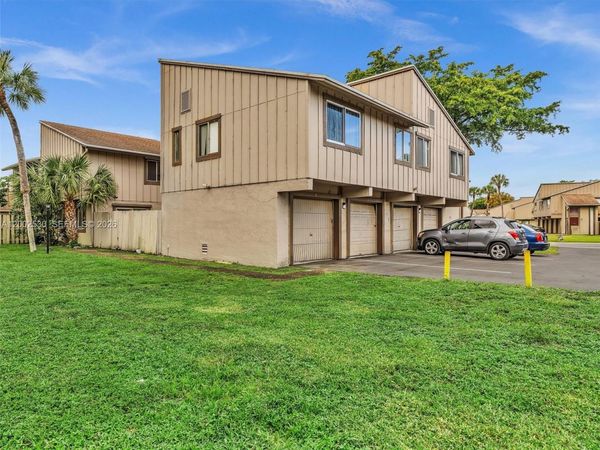 5710 NW 21st St , Unit 36-B, Lauderhill, FL 33313