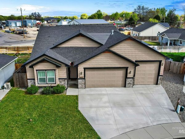 102 Thunder Mountain Ct, Homedale, ID 83628