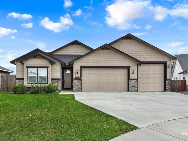 102 Thunder Mountain Ct, Homedale, ID 83628