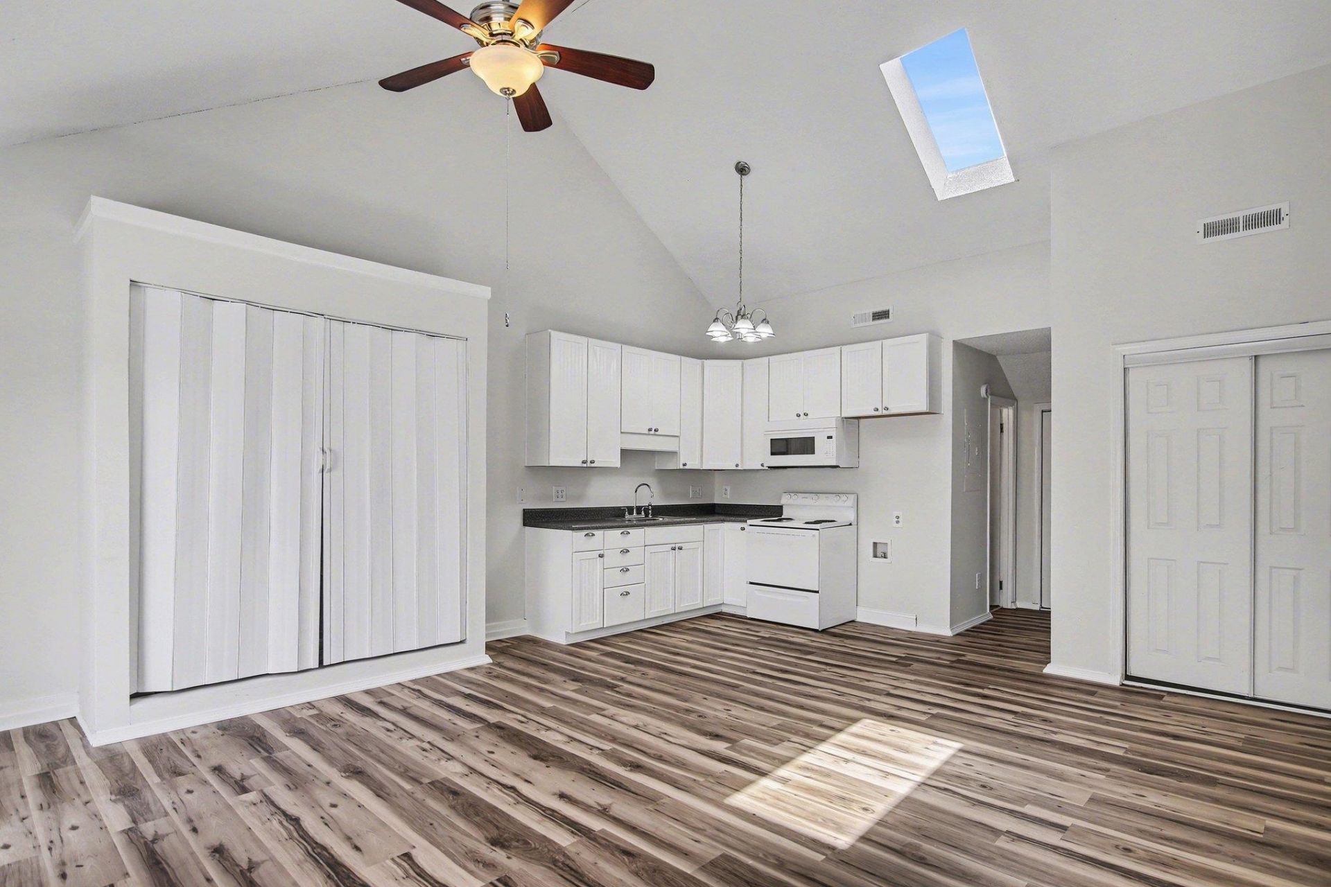 1850 Colony Dr. Photo 10