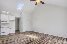 1850 Colony Dr. photo 4