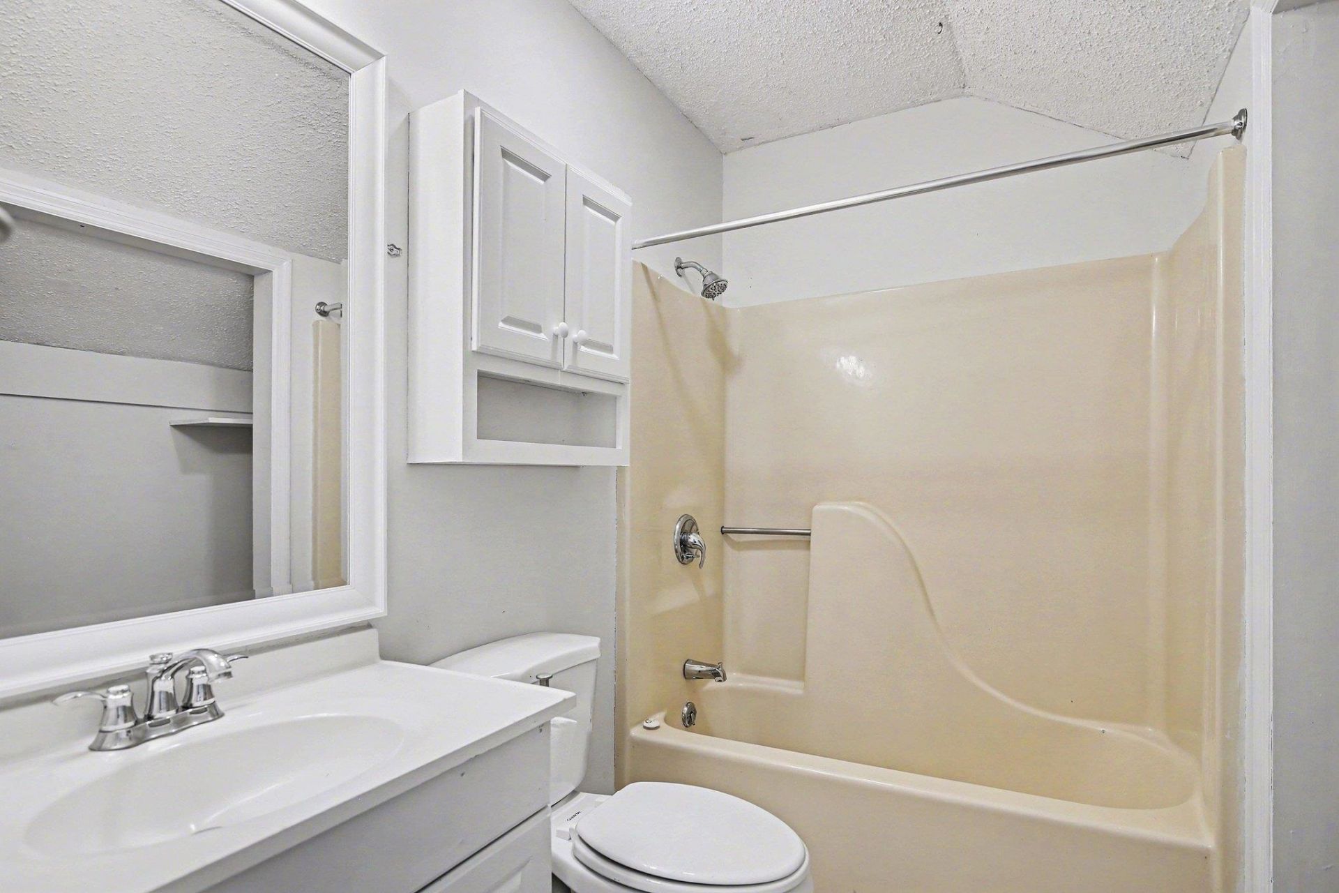 1850 Colony Dr. Photo 7