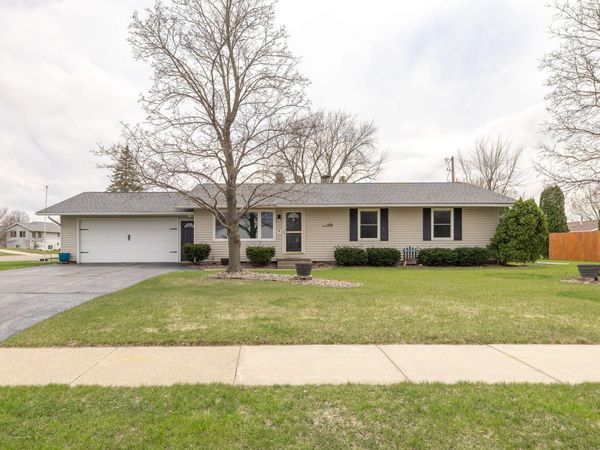 528 Riders Club Rd, Onalaska, WI 54650