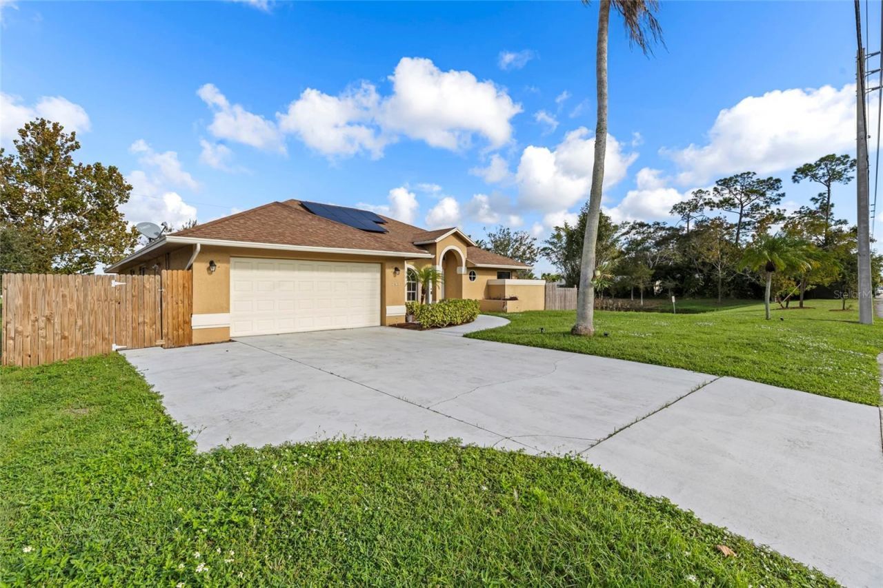 2141 SW Bayshore Boulevard , Port Saint Lucie, FL 34984 Photo