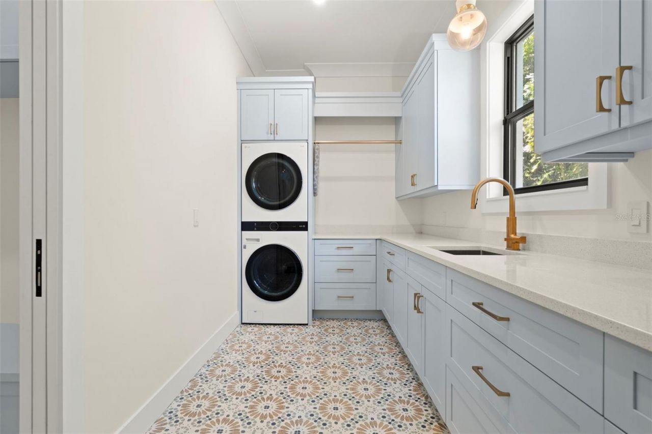 1815 S Lake Shore Drive, Sarasota, FL 34231 Photo