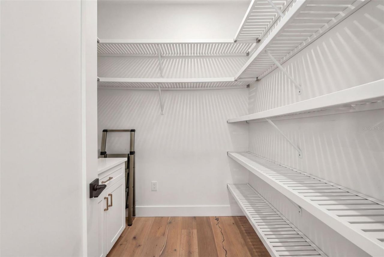 1815 S Lake Shore Drive, Sarasota, FL 34231 Photo