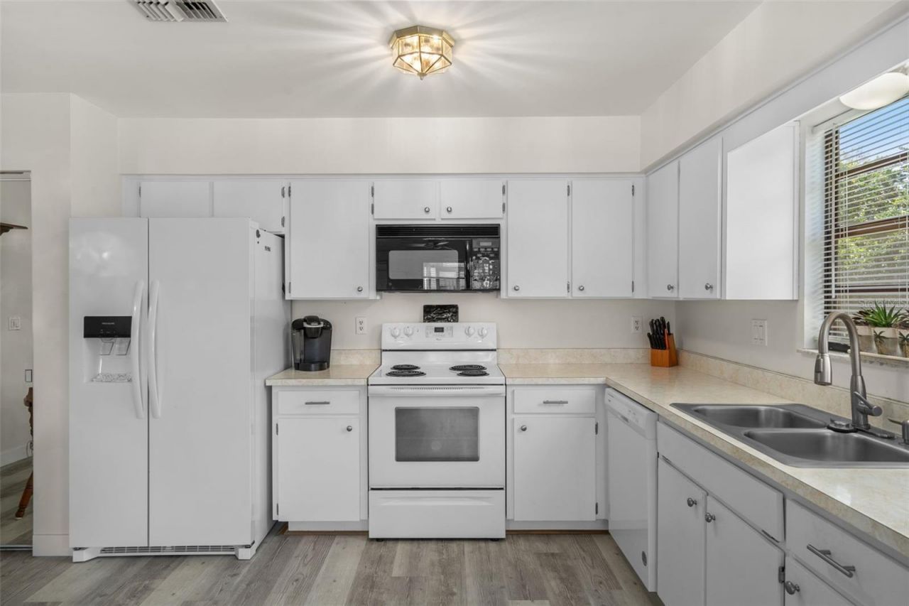 37810 Alissa Drive, Zephyrhills, FL 33542 Photo