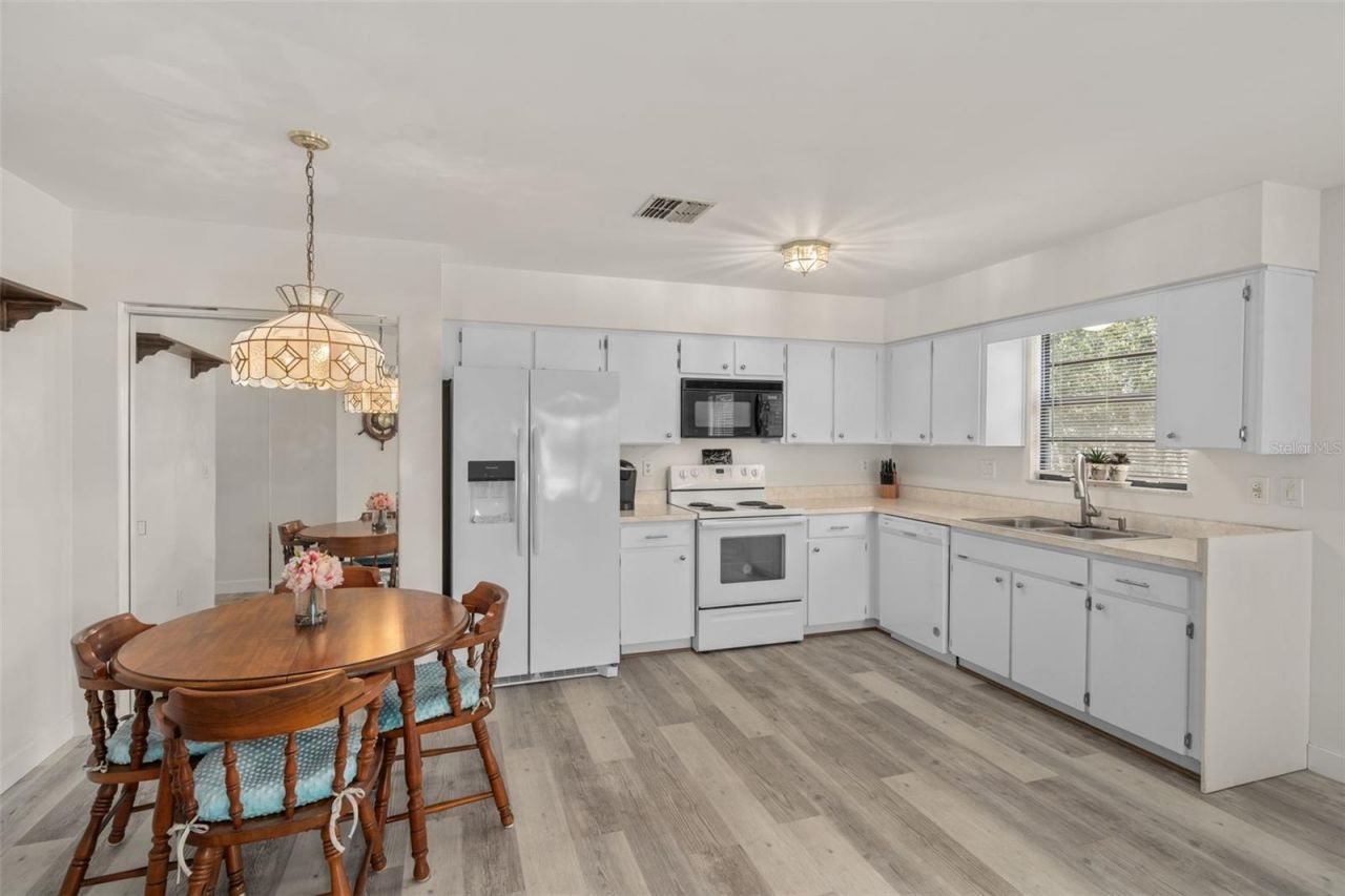 37810 Alissa Drive, Zephyrhills, FL 33542 Photo