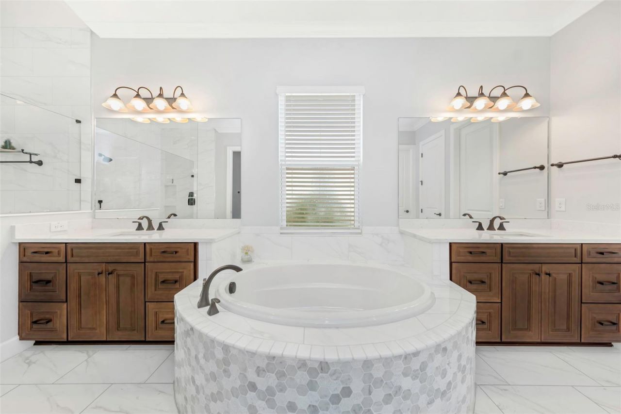 4028 Rocky Shores Drive, Tampa, FL 33634 Photo
