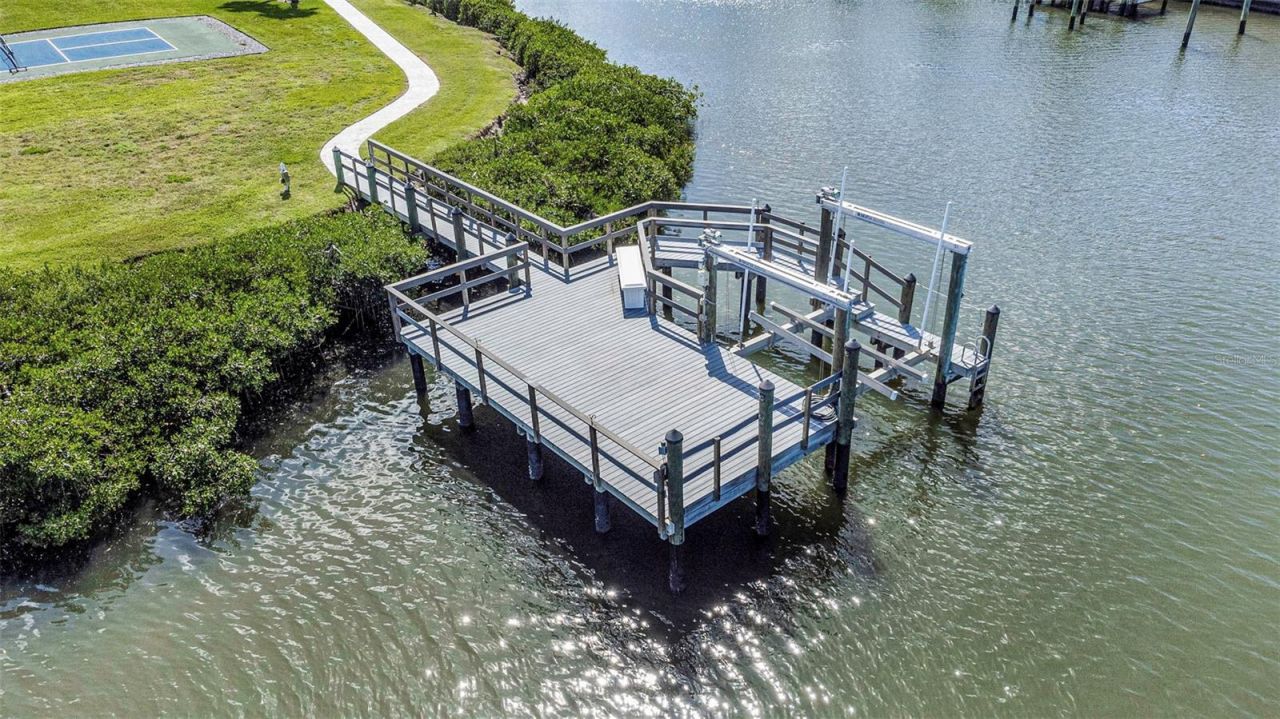 4028 Rocky Shores Drive, Tampa, FL 33634 Photo