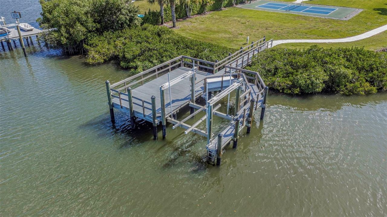 4028 Rocky Shores Drive, Tampa, FL 33634 Photo