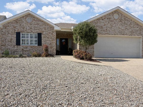 660 Oak Valley Dr, Kerrville, TX 78028
