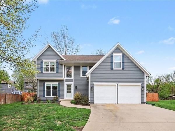 15451 S Bradley Drive, Olathe, KS 66062