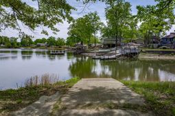 1021 Shadow Lane  photo 4