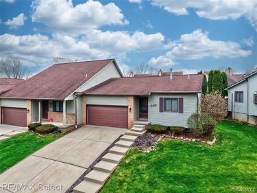 580 Oakbrook Circle , Flushing, MI 48433