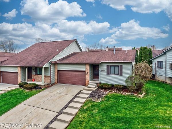 580 Oakbrook Circle, Flushing, MI 48433