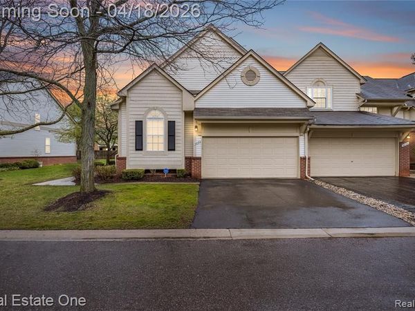 38182 Saratoga Circle Circle, Farmington Hills, MI 48331