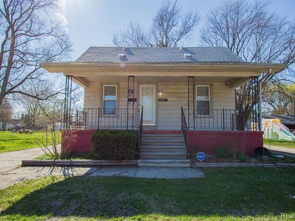 22871 HAYES Avenue, Eastpointe, MI 48021