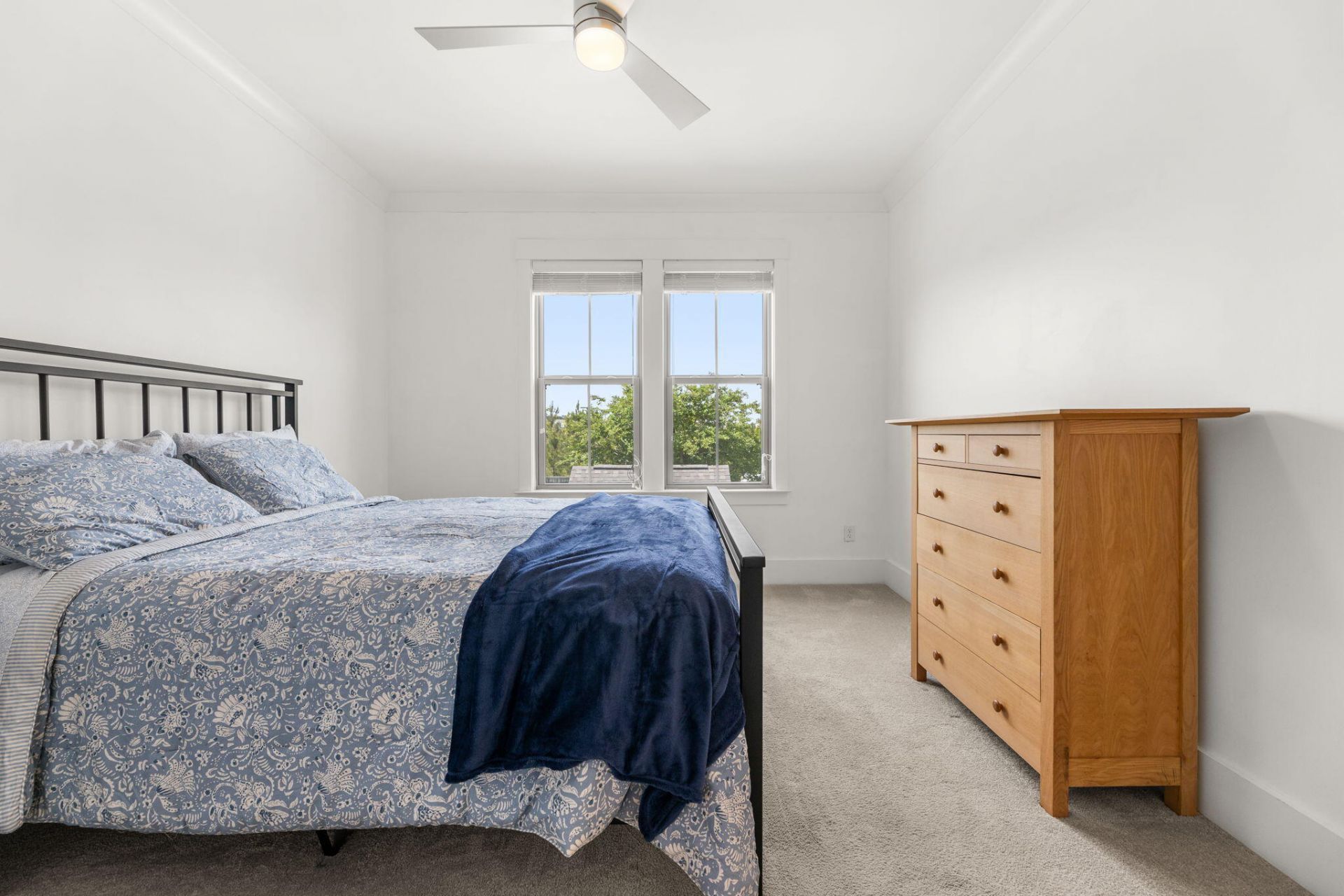 242 Oak Park Street Photo 18