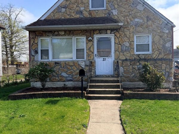 21 W Centennial Ave, Roosevelt, NY 11575