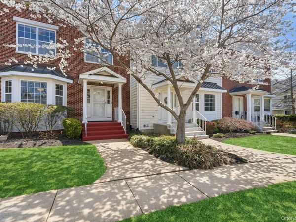 5 Lorien Place , Melville, NY 11747