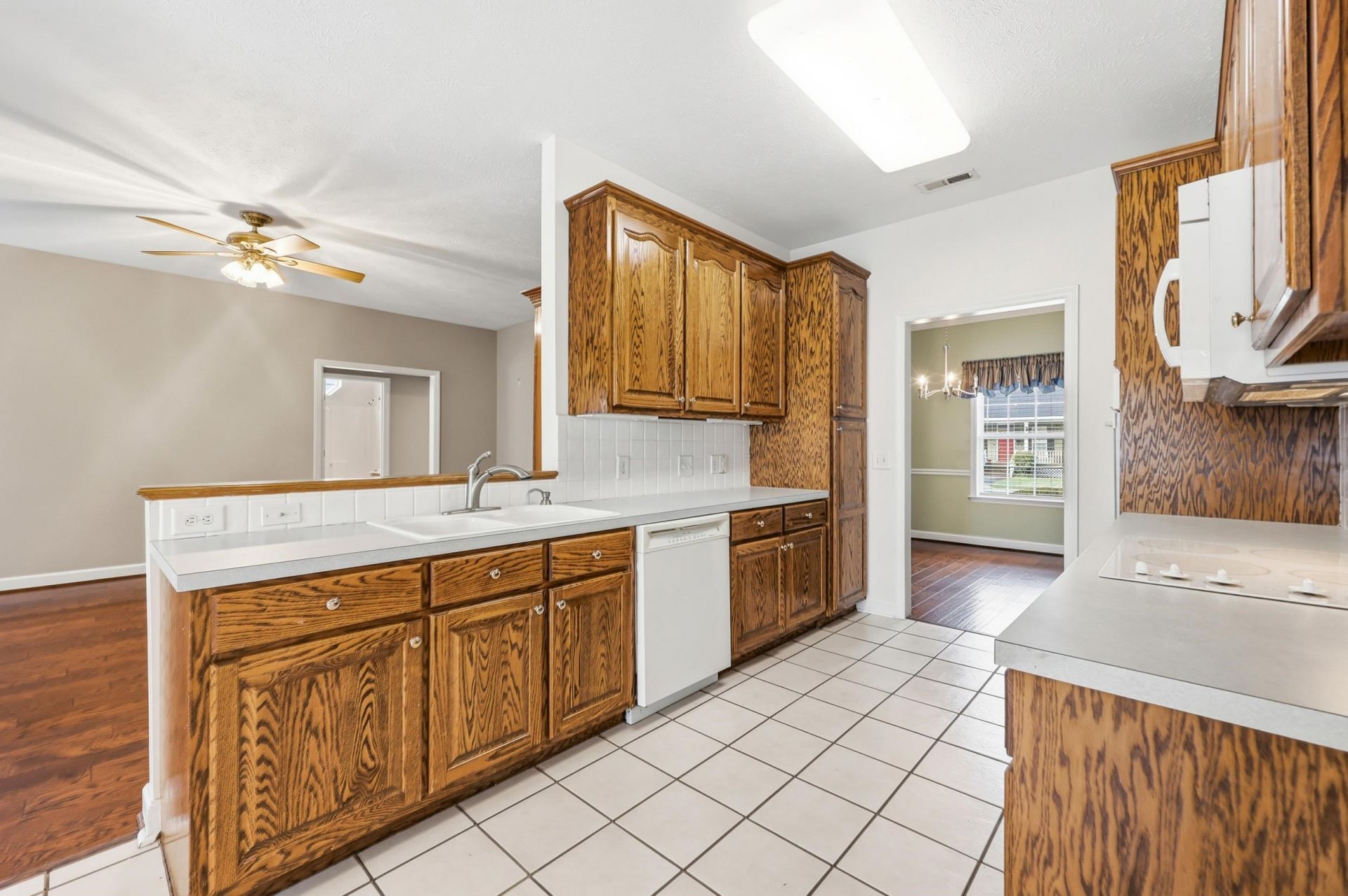 904 Collins St.  Photo 10