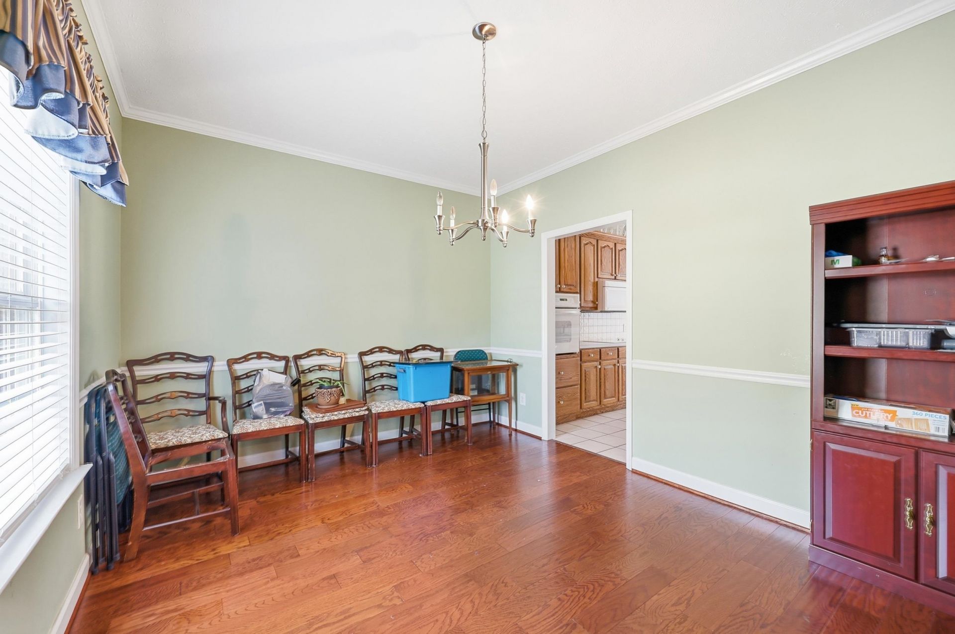 904 Collins St.  Photo 4