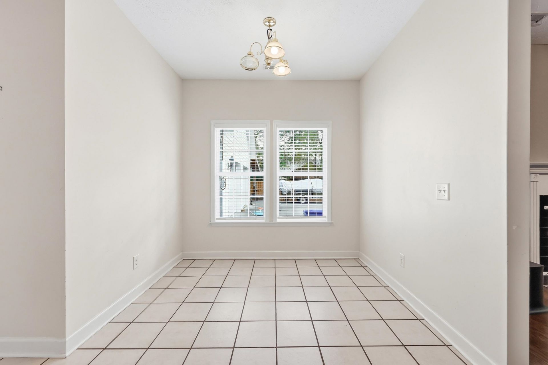 904 Collins St.  Photo 6