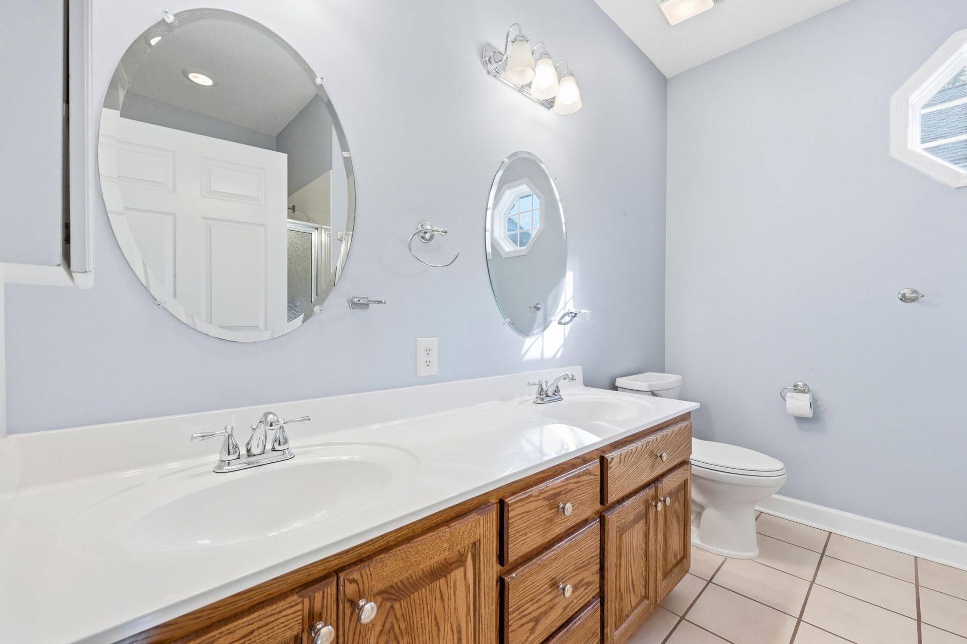 904 Collins St.  Photo 7