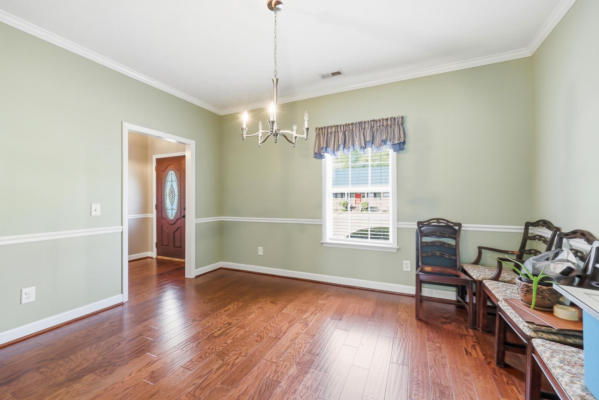 904 Collins St.  Photo 8