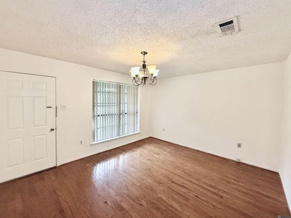 8846 Metarie Dr, Baton Rouge, LA 70810