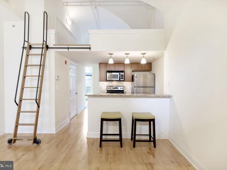 1 Academy Circle, Unit 204, Philadelphia, PA 19146 Main Photo